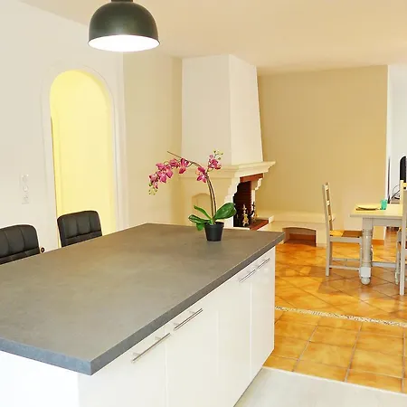 Cantons Apartament *